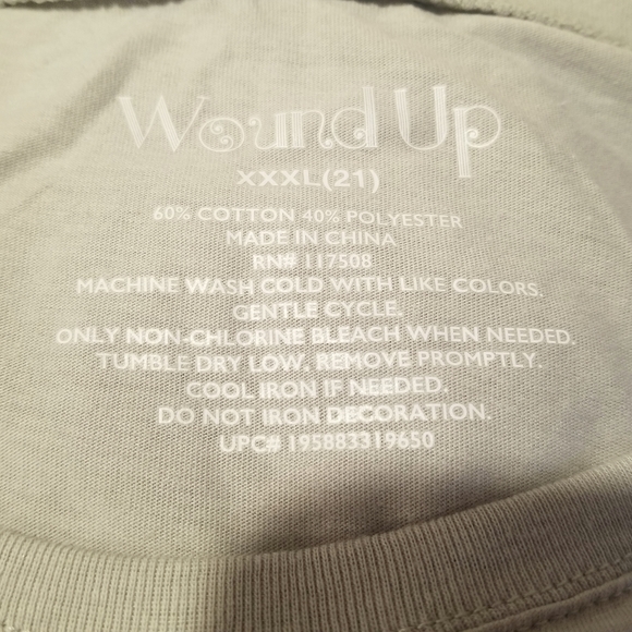 *Wound Up Retro "Be Kind" Green Tee in Juniors Size XXXL* - Picture 4 of 4